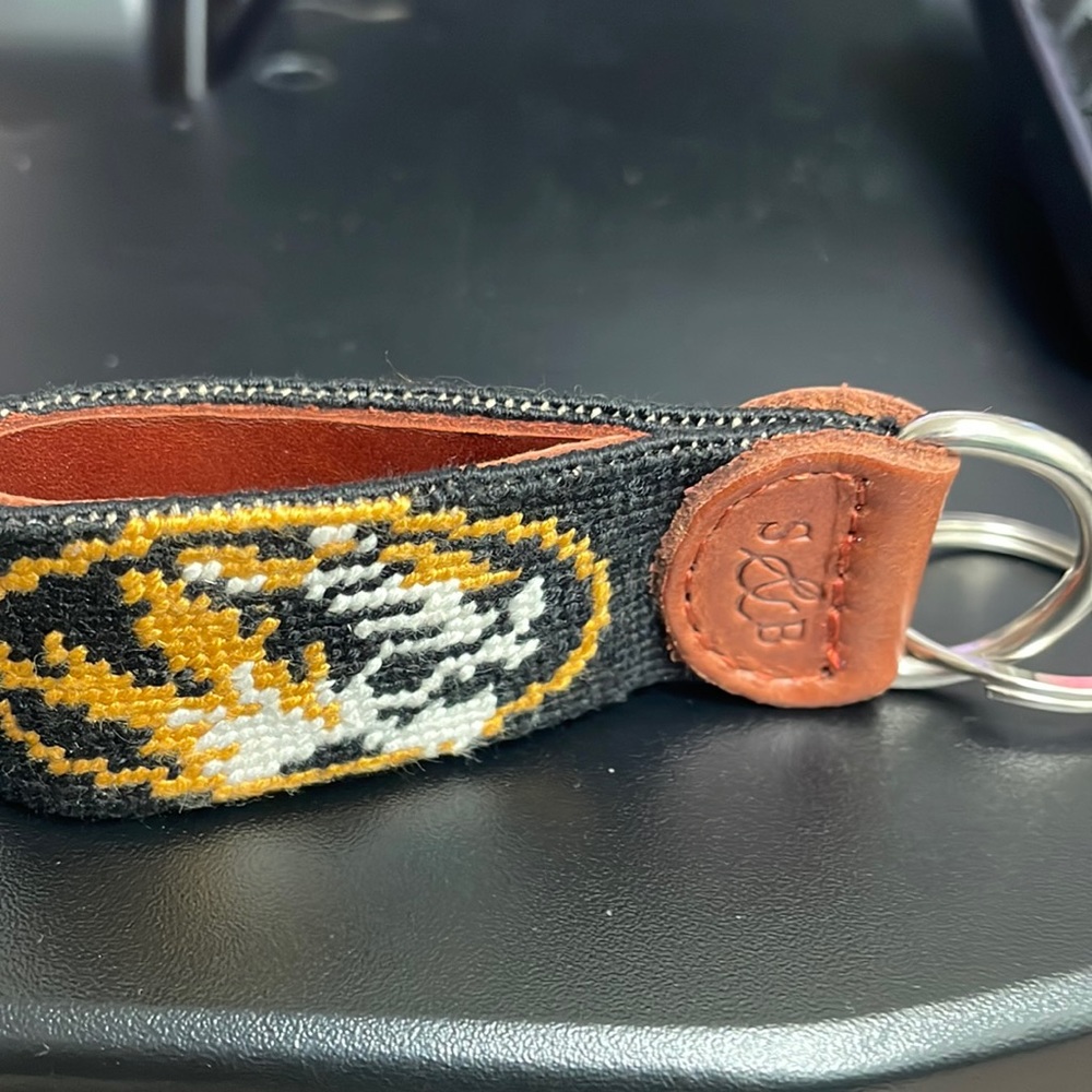 Key chain tiger logo